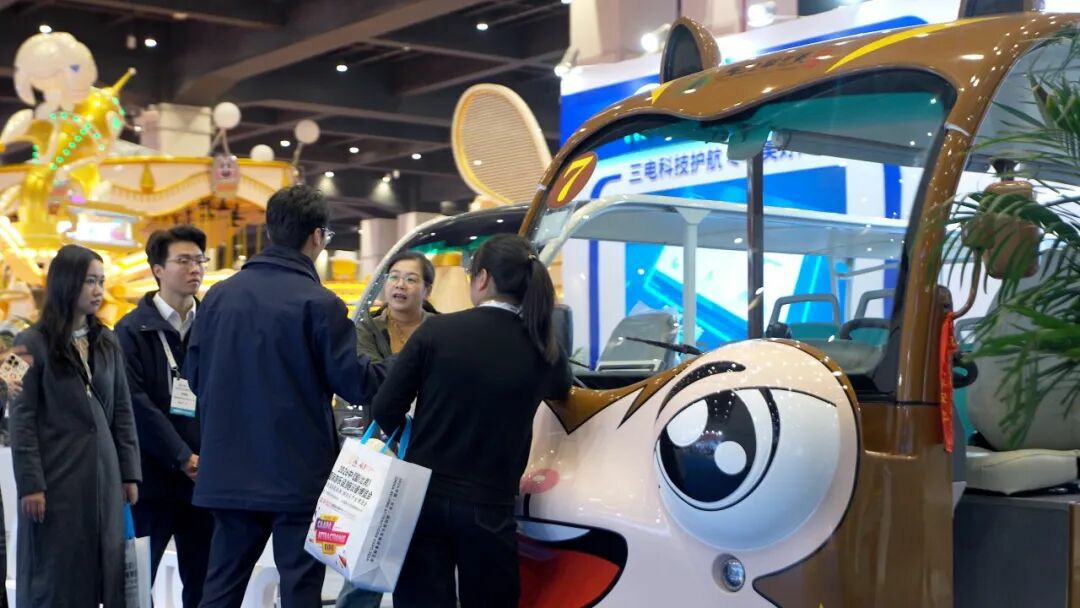 智趣出行，悦动未来！幸运彩观光车亮相2025中国（郑州）旅游休闲娱乐产业博览会