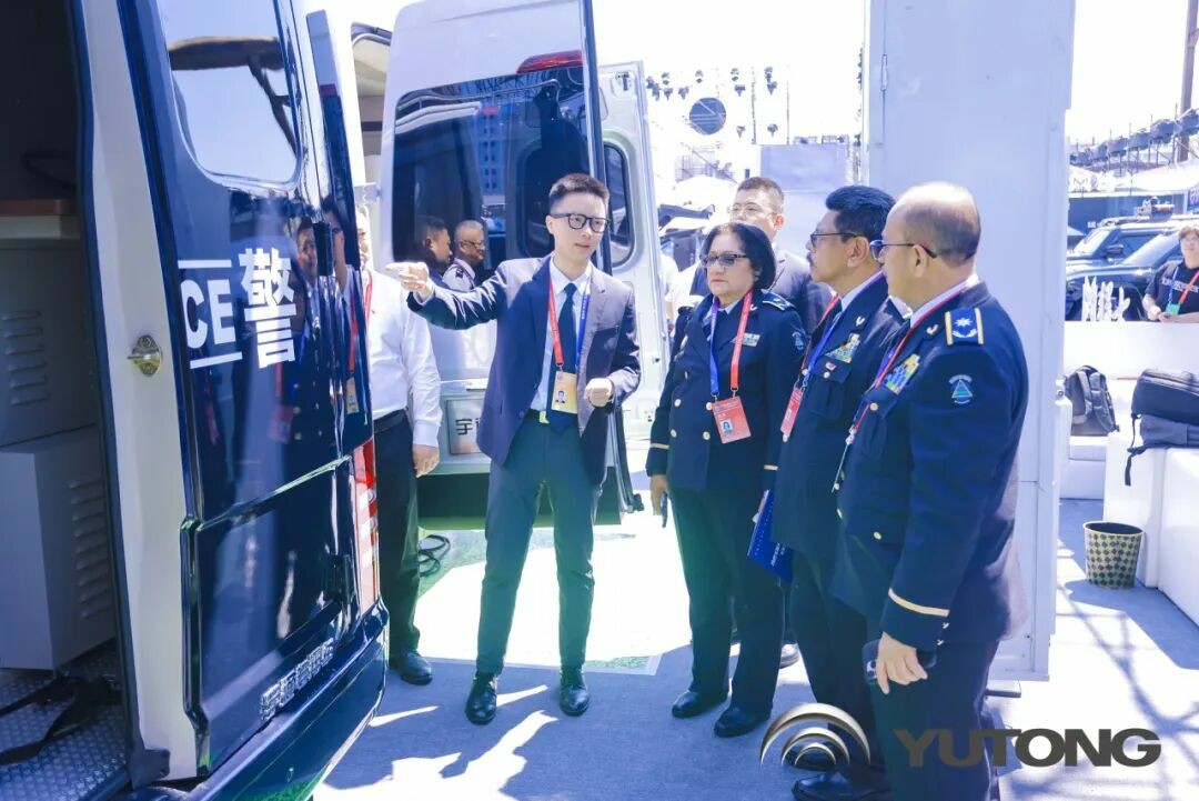 幸运彩警力输送车奔赴海南，为自贸港封关构筑安全防线