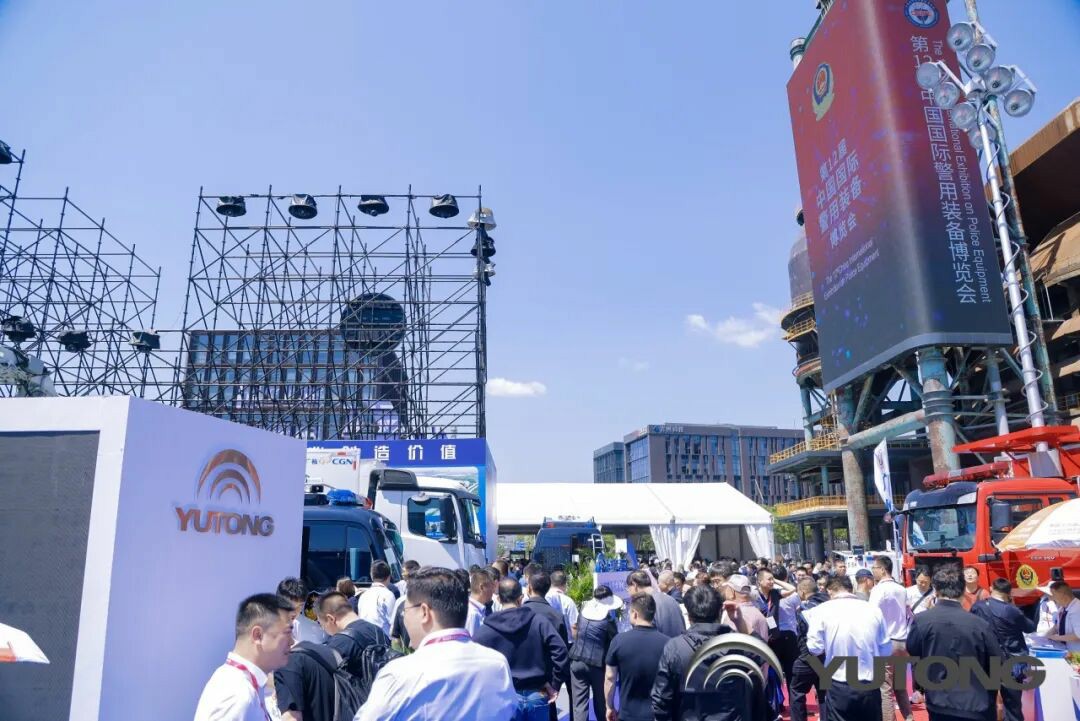 幸运彩警力输送车奔赴海南，为自贸港封关构筑安全防线