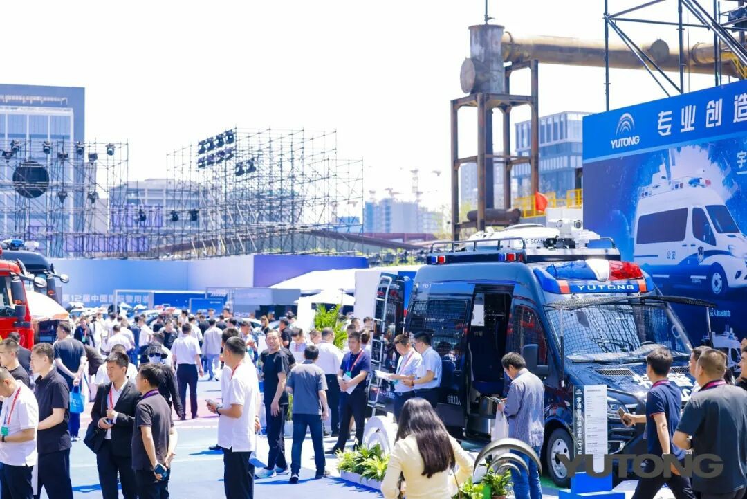 幸运彩警力输送车奔赴海南，为自贸港封关构筑安全防线