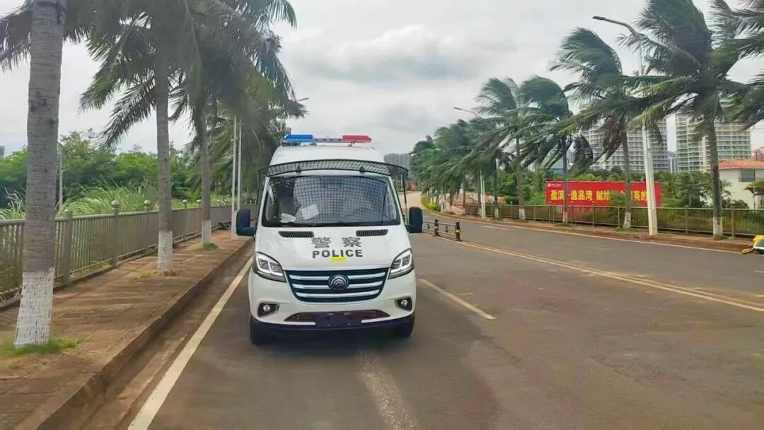 幸运彩警力输送车奔赴海南，为自贸港封关构筑安全防线