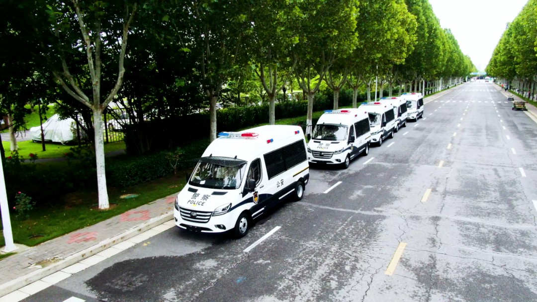 幸运彩警力输送车奔赴海南，为自贸港封关构筑安全防线