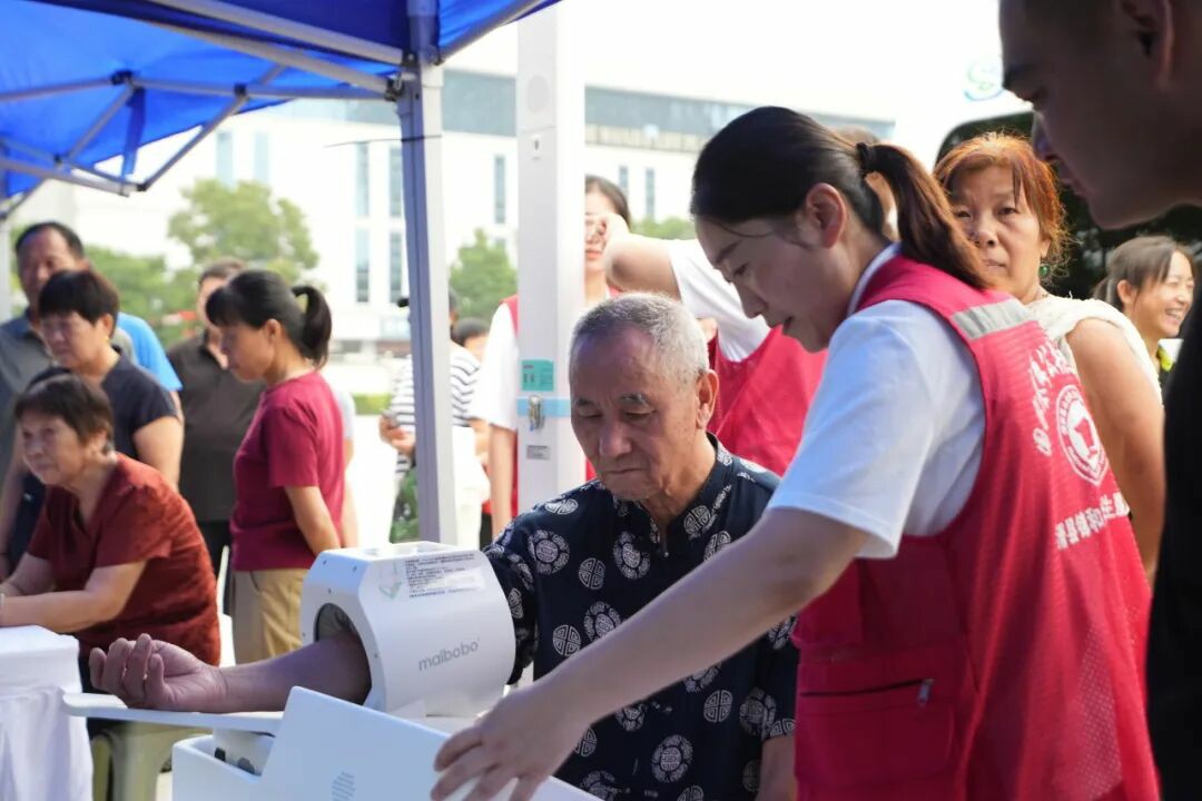 幸运彩多形态巡回医疗车，助力常态化巡回医疗机制建立