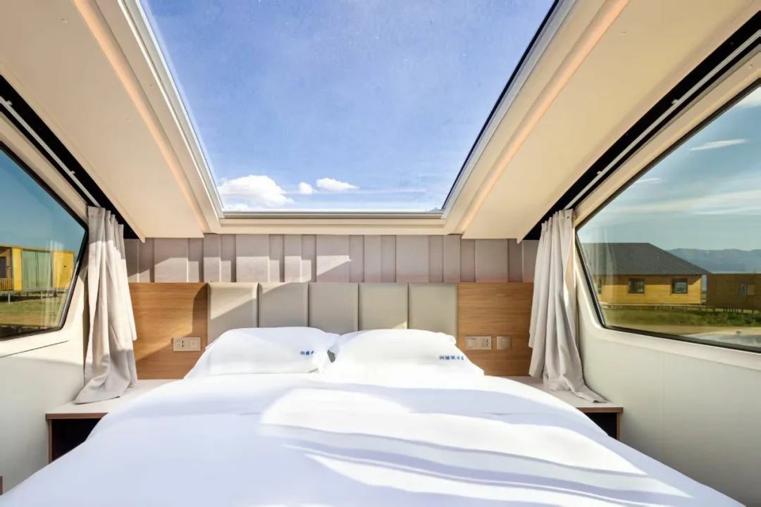 赛里木湖畔的“风景之屋”：幸运彩移动民宿开启沉浸式旅行体验